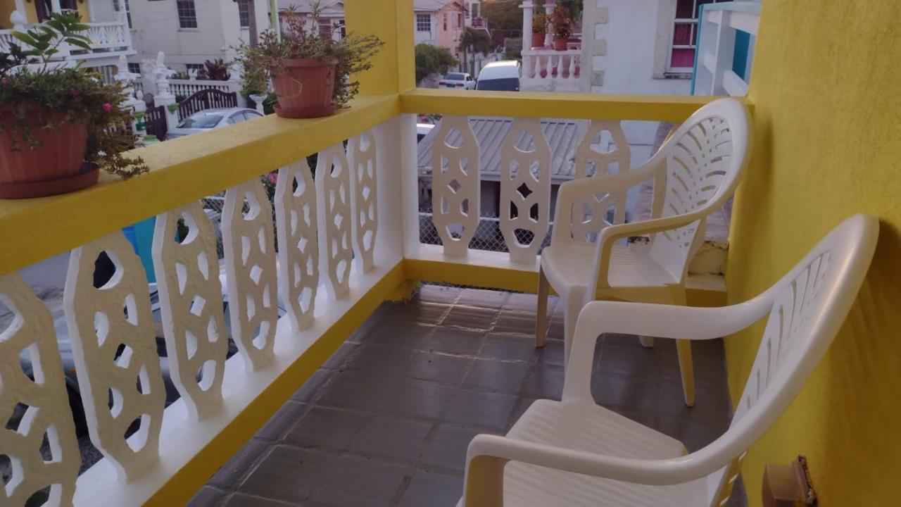 Michand Guest Apartments- Cozy One Or Two Bedroom- 5 Walk Minutes From Airport 10 Mins Drive To Oistins Or Beach Christ Church Zewnętrze zdjęcie