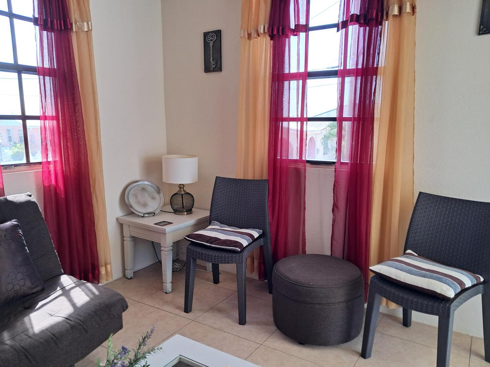 Michand Guest Apartments- Cozy One Or Two Bedroom- 5 Walk Minutes From Airport 10 Mins Drive To Oistins Or Beach Christ Church Zewnętrze zdjęcie